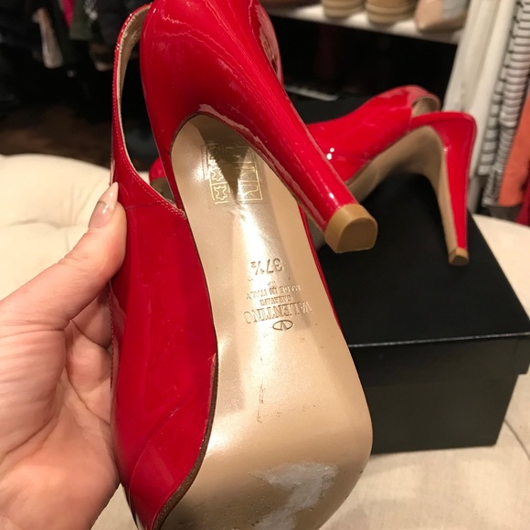 •SOLD• Valentino Red Patent Leather Slingback Heel - Picture 7 of 8